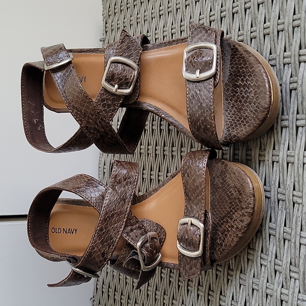 Old navy, brown strappy sandal